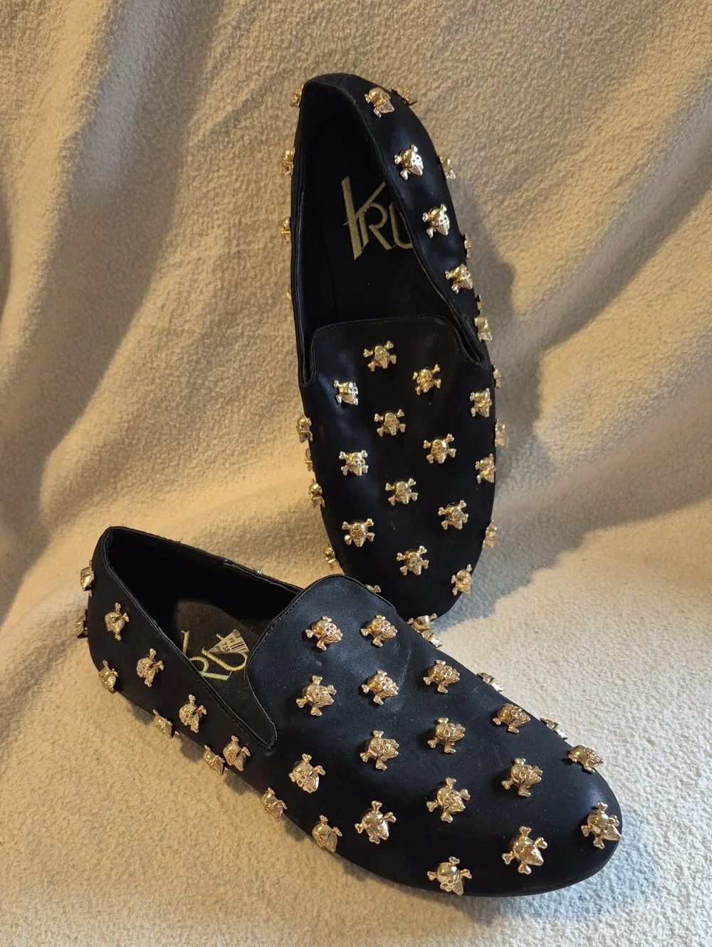 KRU Women's 6 Black Loafers with GOLD tone 3D Skulls